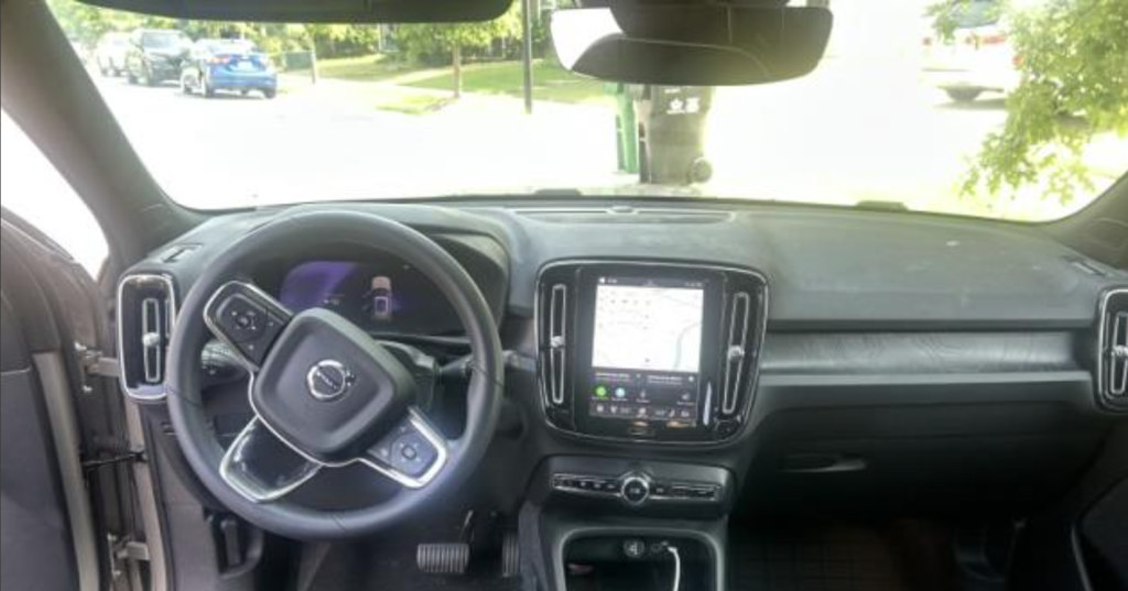 Used 2023 Volvo XC40 Recharge Ultimate w/ Protection Package Premier AWD/4WD image 3