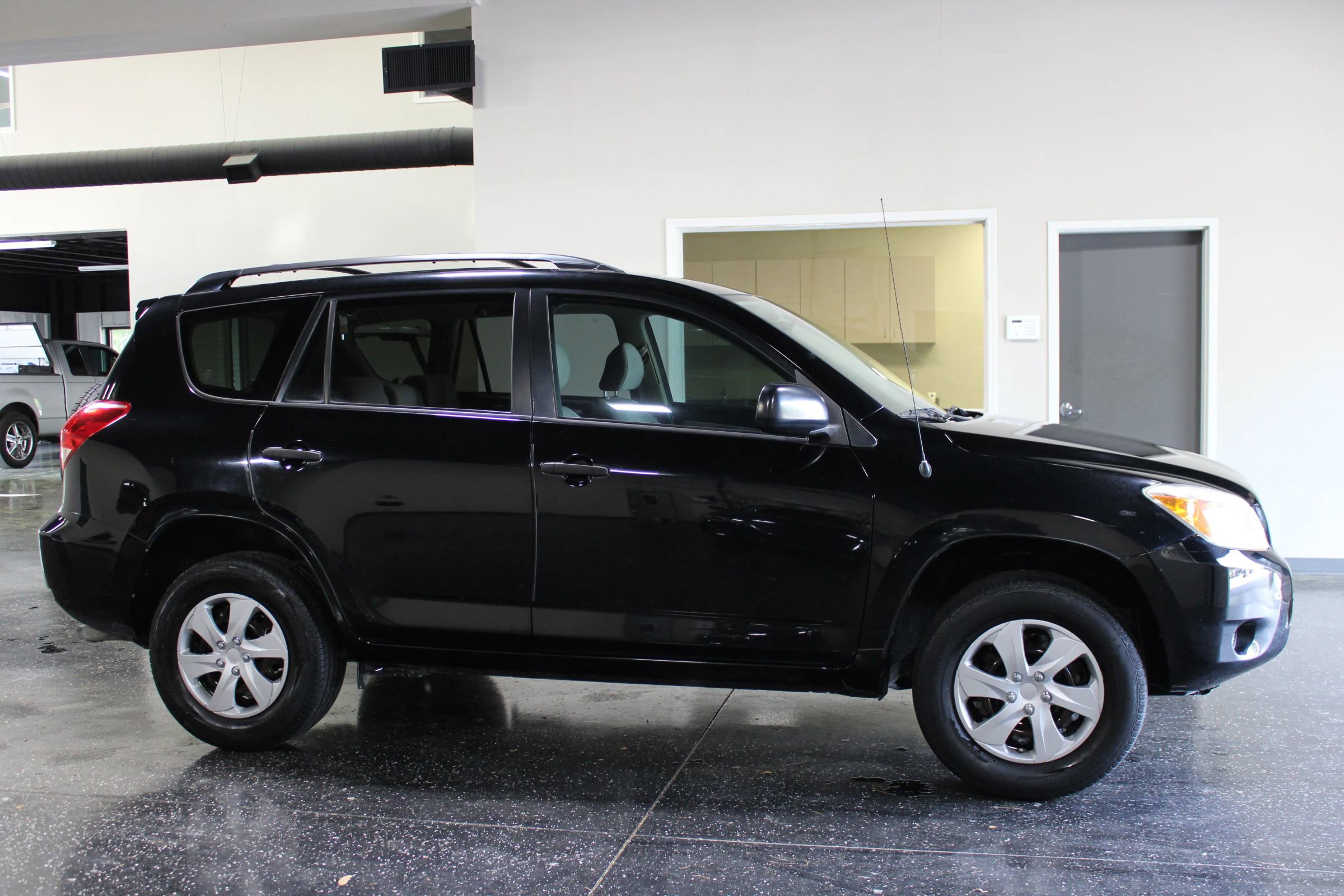 Used 2008 Toyota RAV4 2WD image 2