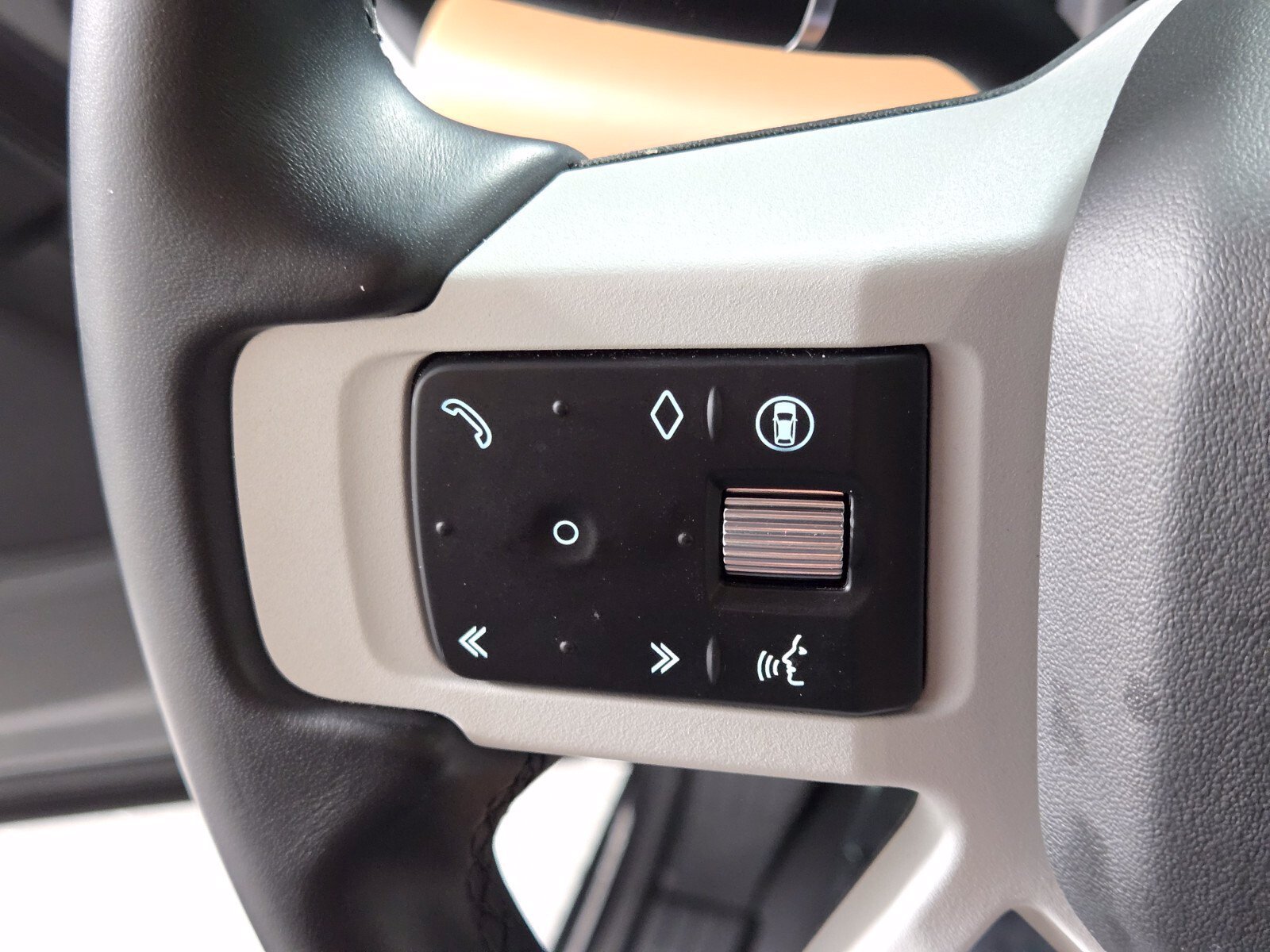 Used 2026 Land Rover Defender 130 X-Dynamic SE AWD/4WD image 26
