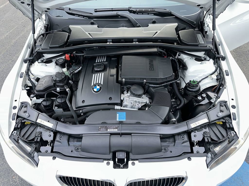 Used 2009 BMW 335i Convertible image 18
