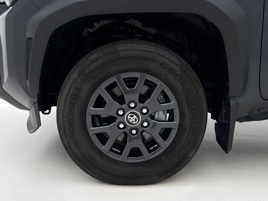 Used 2025 Toyota 4Runner SR5 AWD/4WD image 26