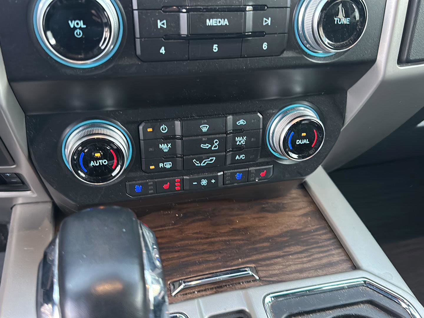 Used 2020 Ford F150 Lariat w/ Equipment Group 502A Luxury image 14