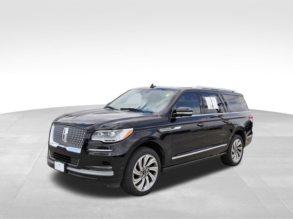Used 2023 Lincoln Navigator L Reserve AWD/4WD image 2
