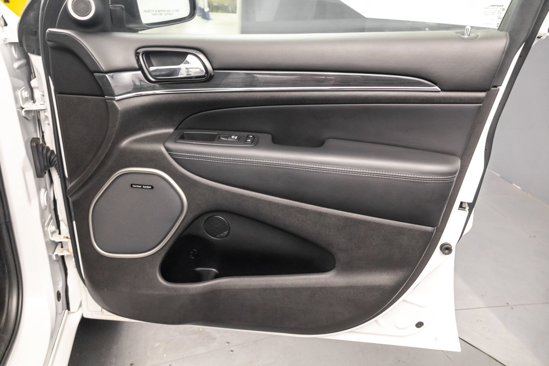 Used 2019 Jeep Grand Cherokee Overland AWD/4WD image 38