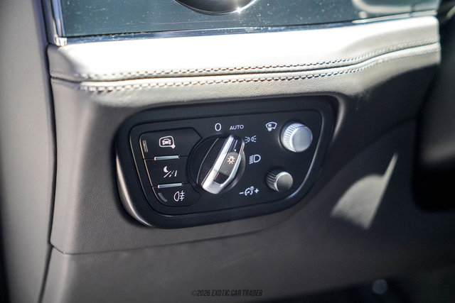 Used 2021 Bentley Bentayga AWD/4WD image 36