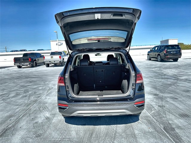 Used 2024 Volkswagen Taos SE image 21