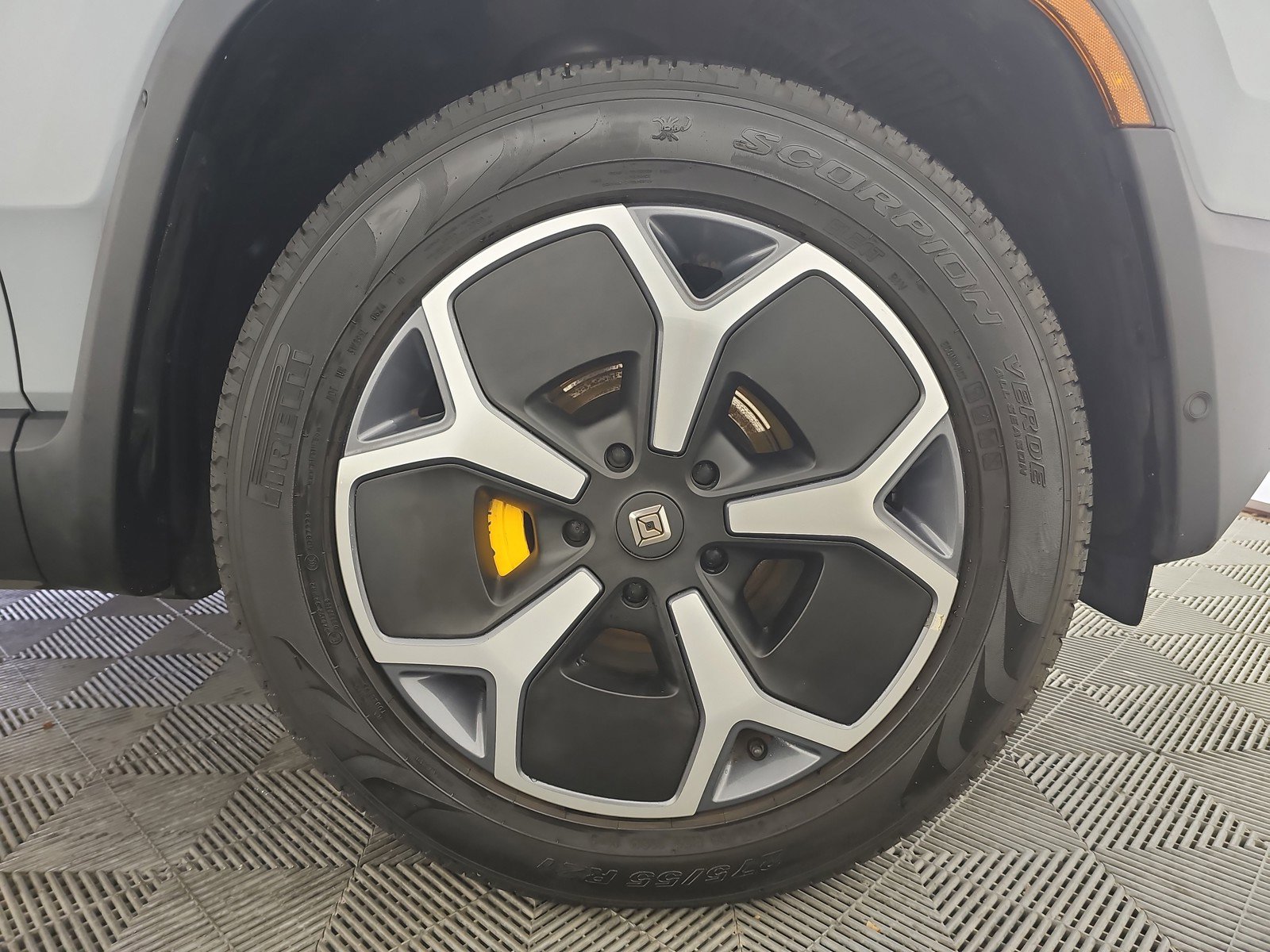 Used 2024 Rivian R1S Adventure AWD/4WD image 12