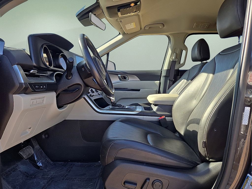 Used 2024 Kia Carnival LX image 22