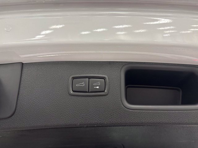Used 2024 Porsche Macan AWD/4WD image 13