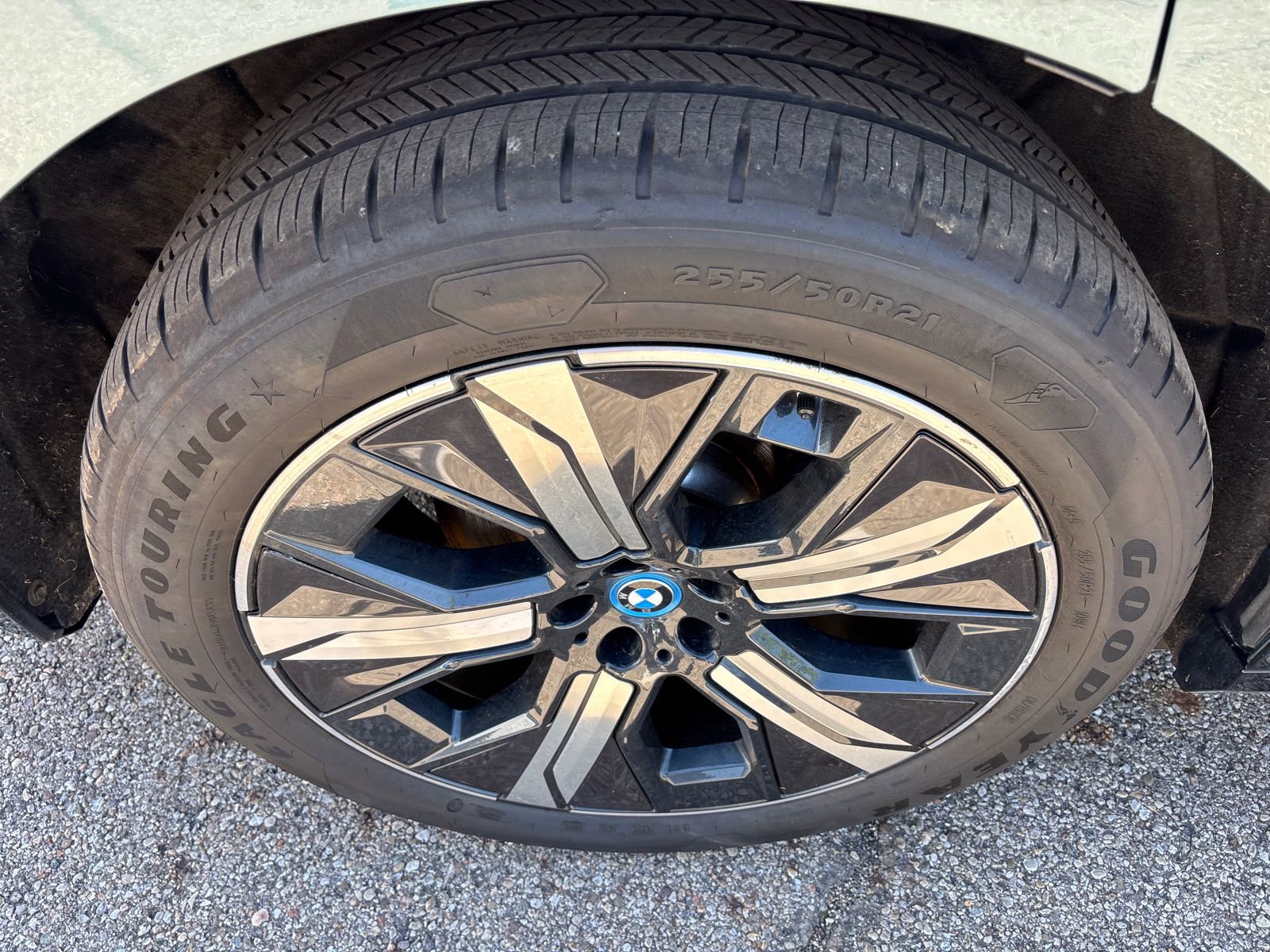Used 2024 BMW iX xDrive50 w/ Sport Package AWD/4WD image 10