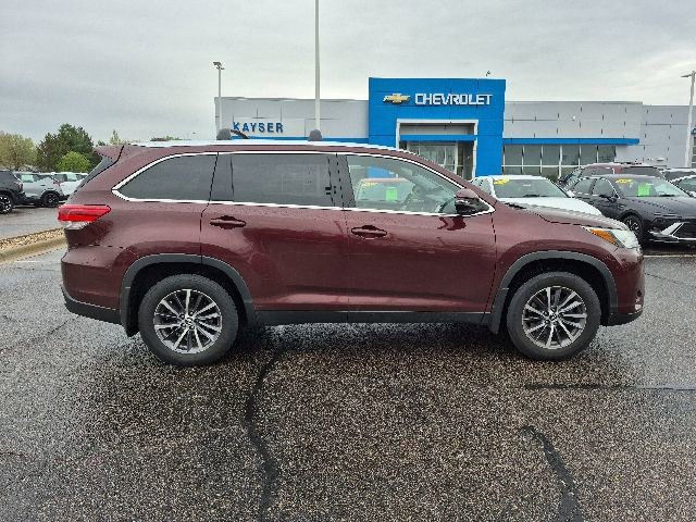 Used 2019 Toyota Highlander XLE AWD/4WD image 10