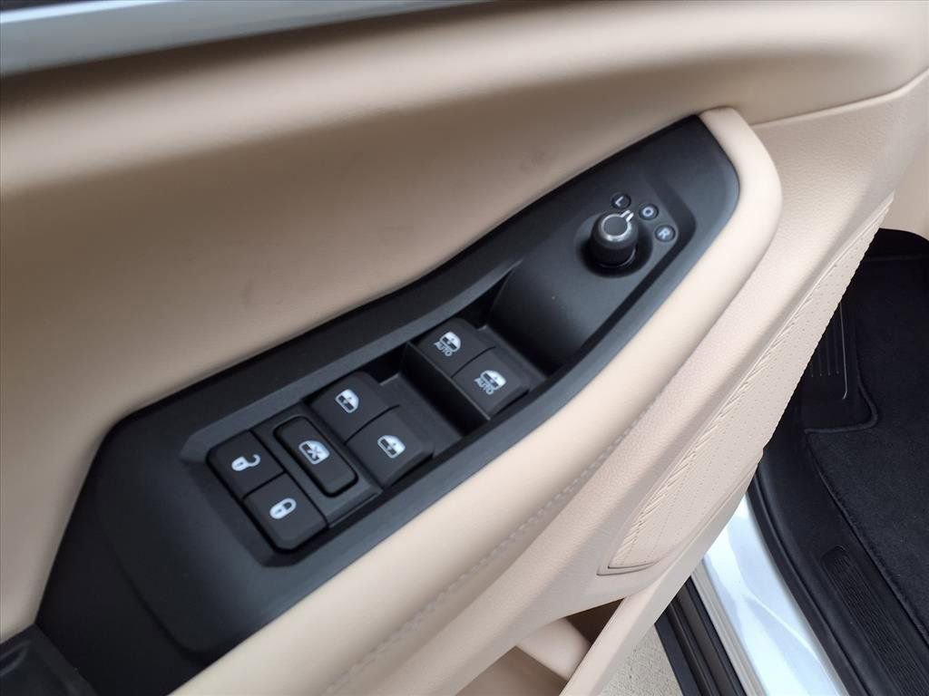 New 2025 Jeep Grand Cherokee L Limited w/ Luxury Tech Group II image 16