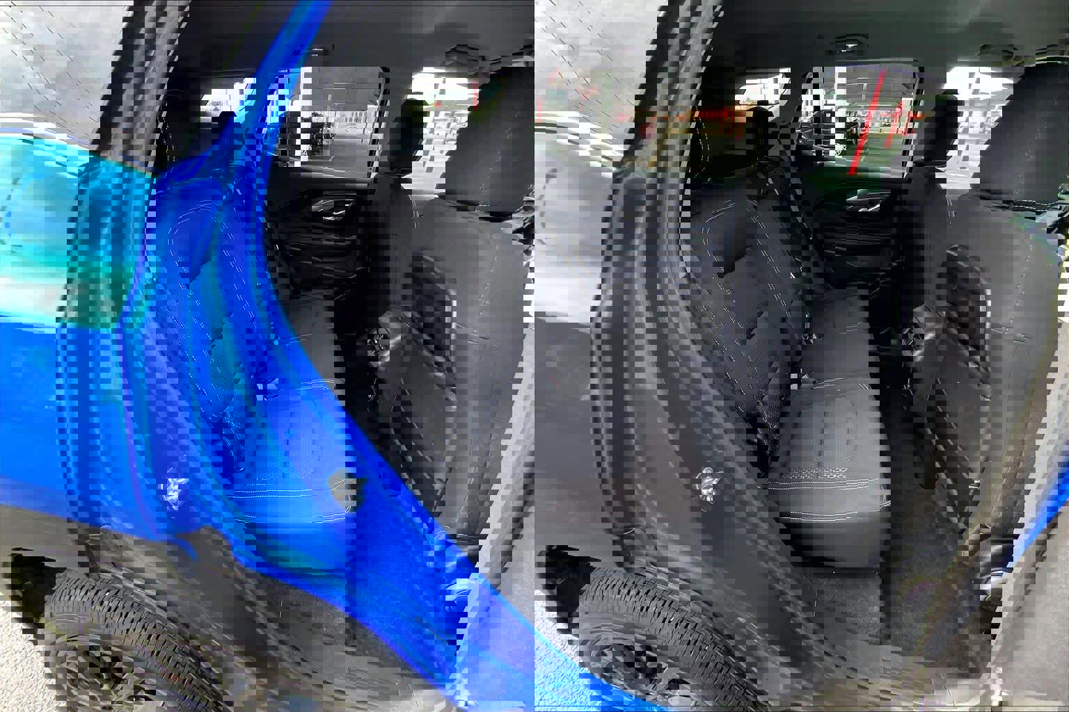 Used 2024 GMC Terrain SLE w/ Elevation Edition image 20