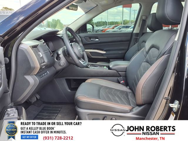 Certified 2025 Nissan Pathfinder Platinum w/ Cargo Package FWD image 3