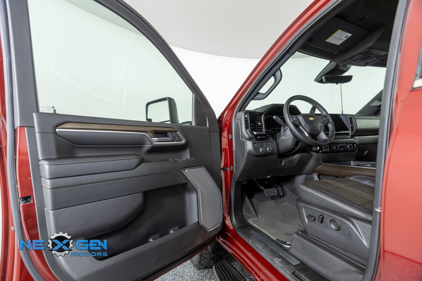 Used 2025 Chevrolet Silverado 2500 High Country w/ Technology Package image 9