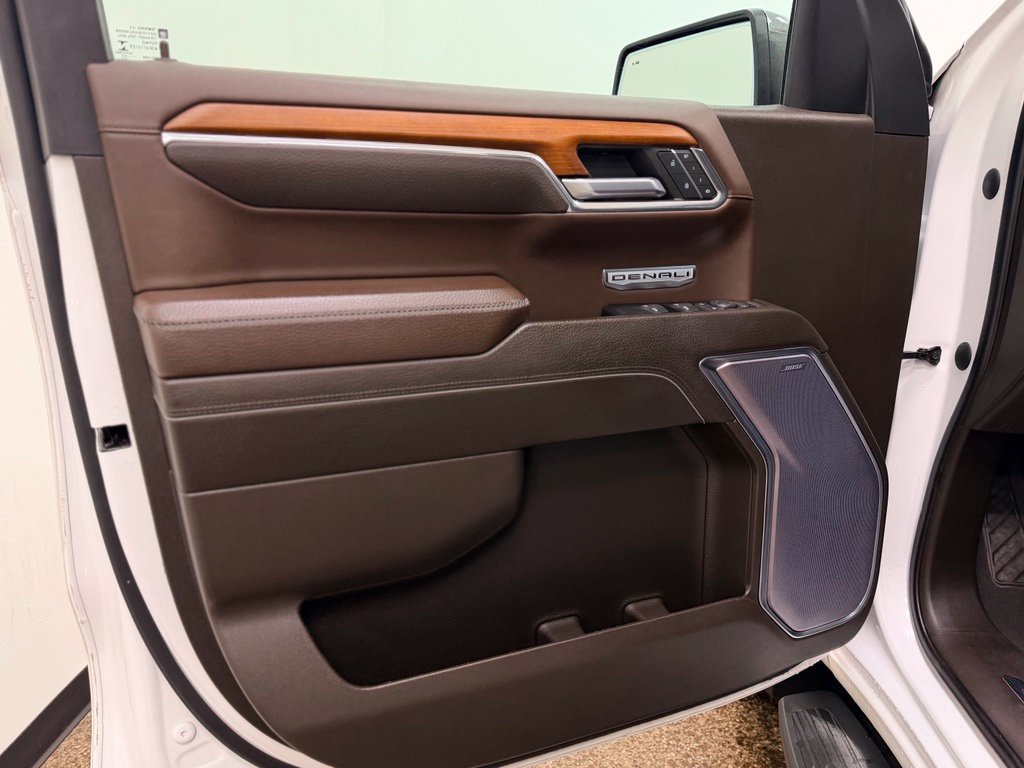 Used 2023 GMC Sierra 1500 Denali w/ Technology Package AWD/4WD image 10