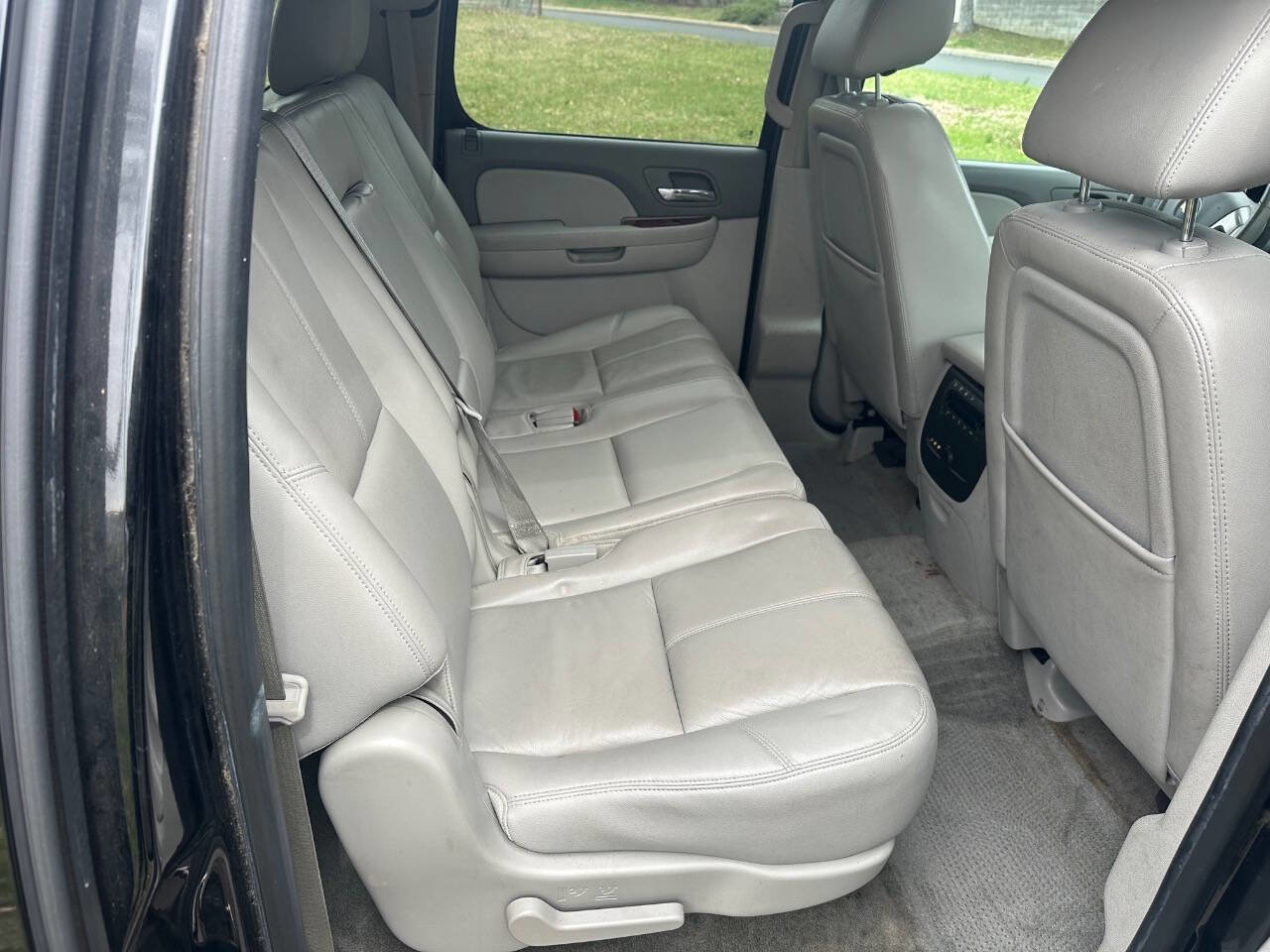 Used 2013 Chevrolet Suburban LT image 14