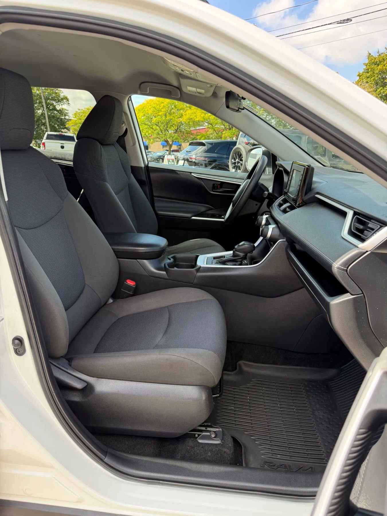 Used 2021 Toyota RAV4 LE image 18