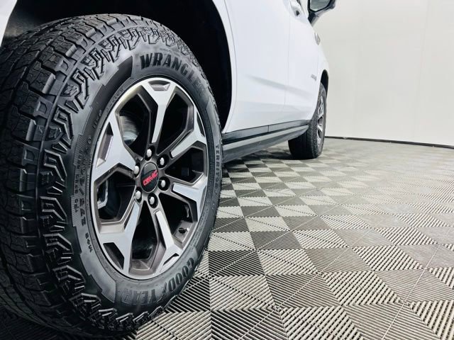 Used 2025 GMC Yukon AT4 Ultimate image 5