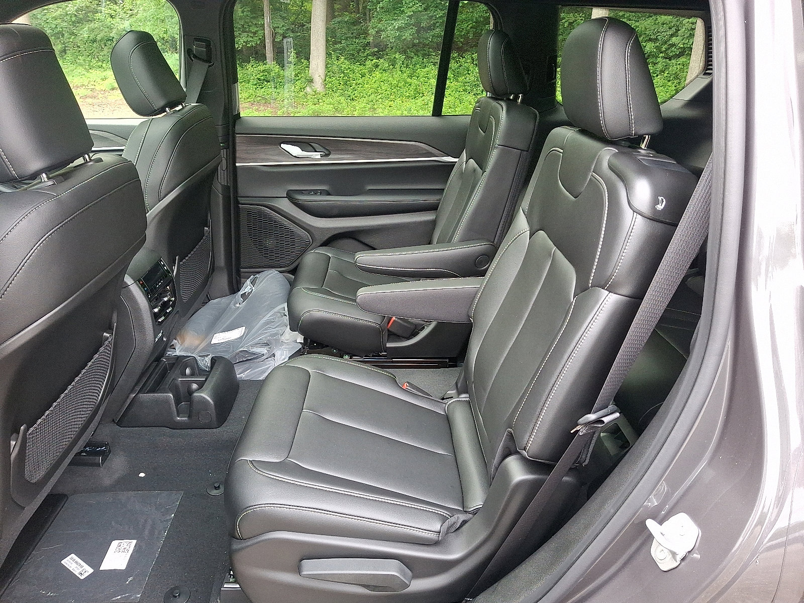 New 2025 Jeep Grand Cherokee L Limited w/ Black Appearance Package image 6