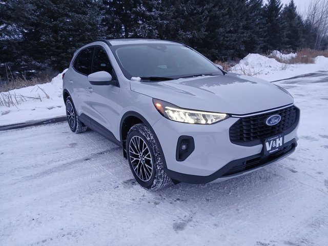 New 2026 Ford Escape SE w/ Class II Trailer Tow Package image 1