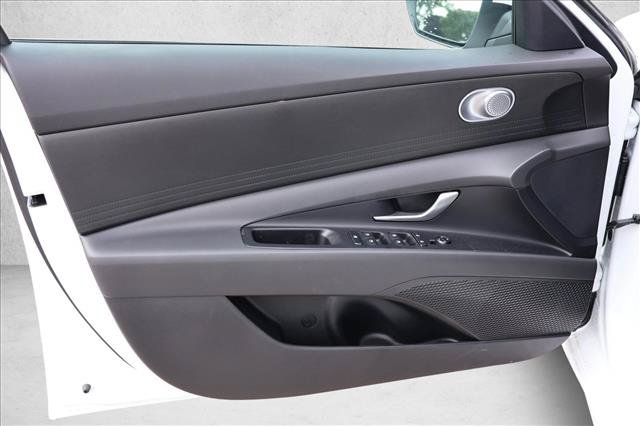 New 2026 Hyundai Elantra SE FWD image 12