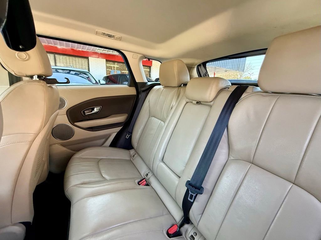 Used 2018 Land Rover Range Rover Evoque SE Premium image 31