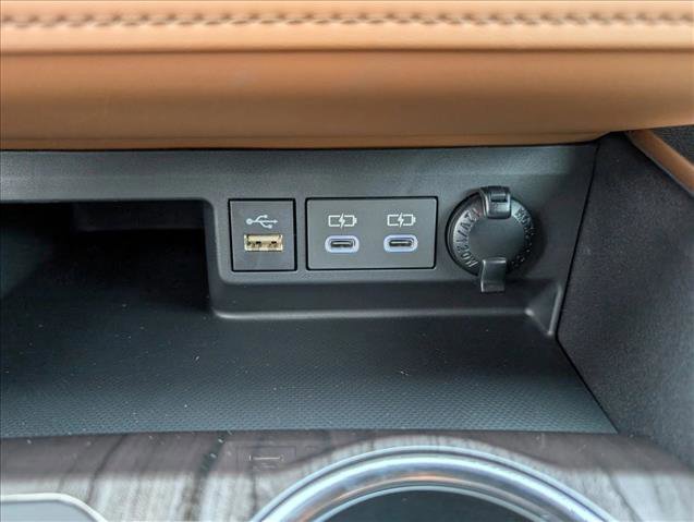 New 2025 Toyota Highlander Platinum image 24