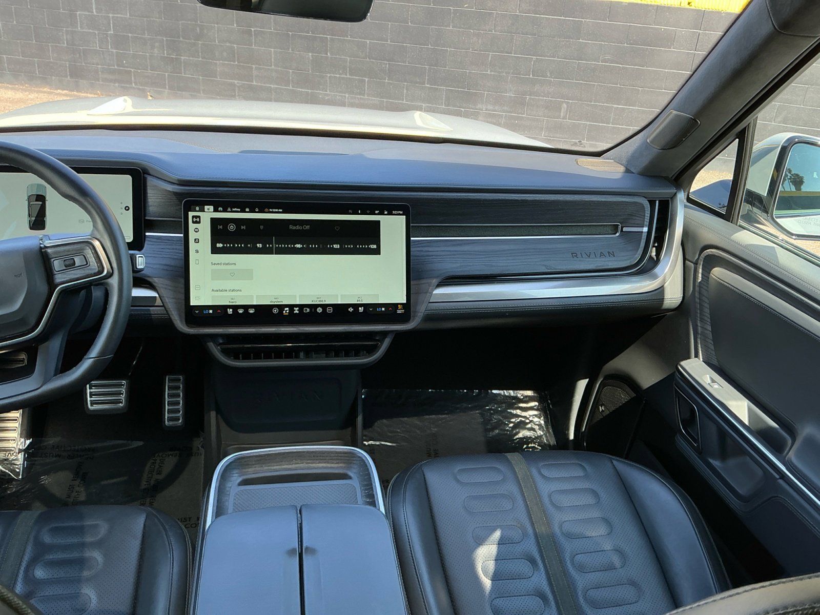 Used 2024 Rivian R1S Adventure AWD/4WD image 16
