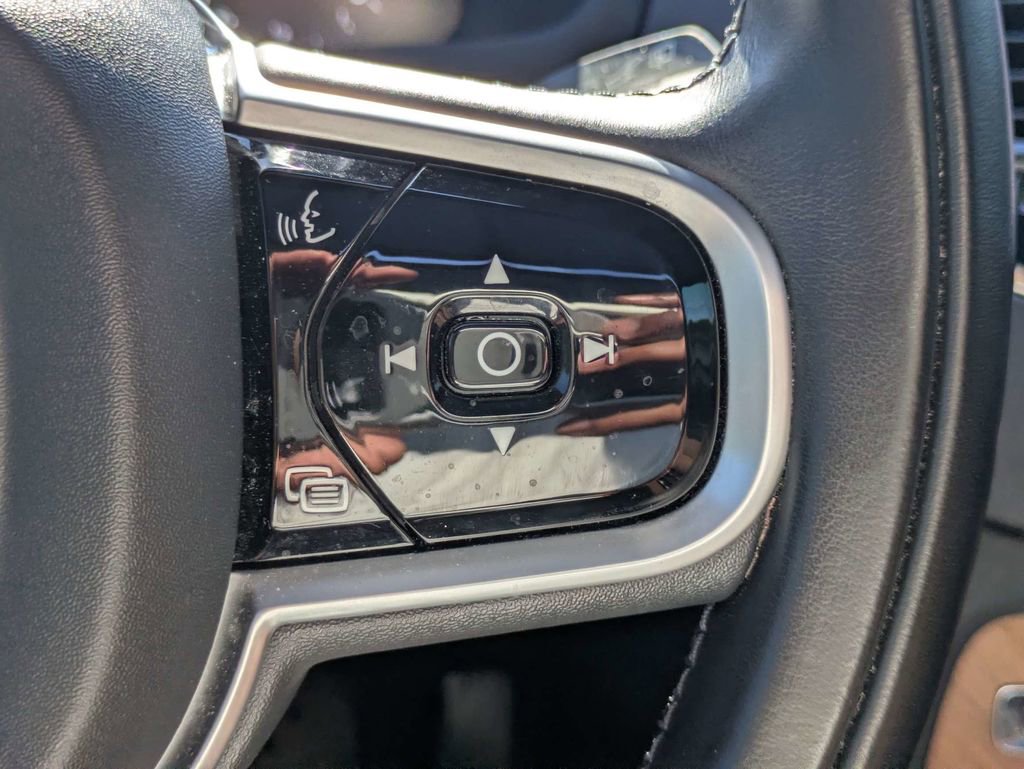 Used 2022 Volvo XC90 T6 Momentum AWD/4WD image 30