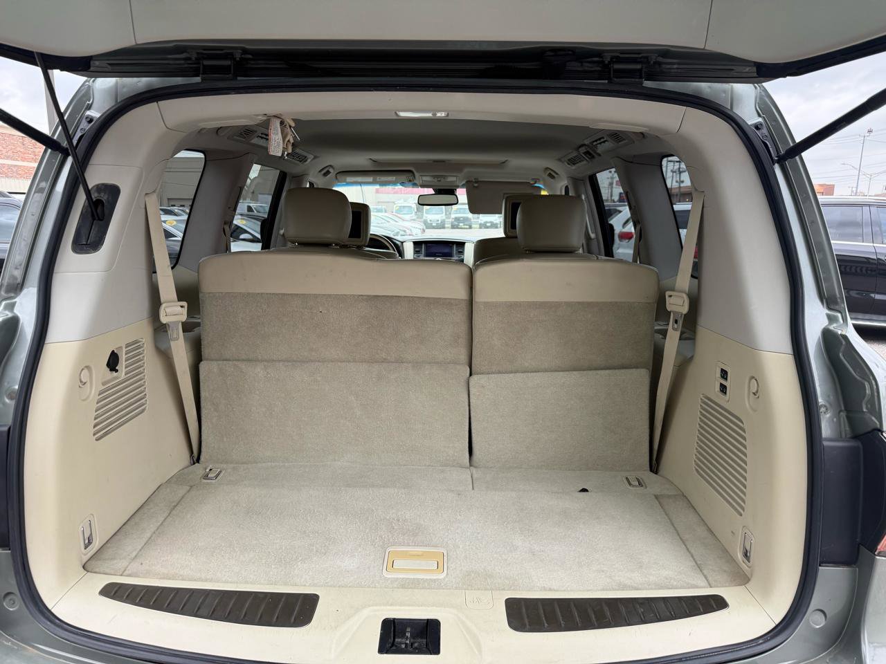 Used 2012 INFINITI QX56 4WD w/ Deluxe Touring Pkg image 8