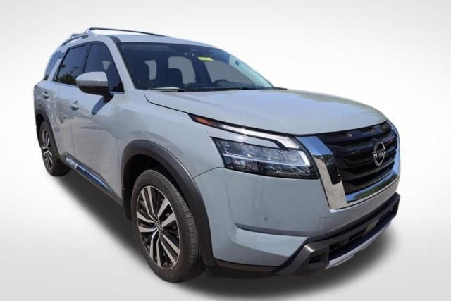 Used 2023 Nissan Pathfinder Platinum image 2