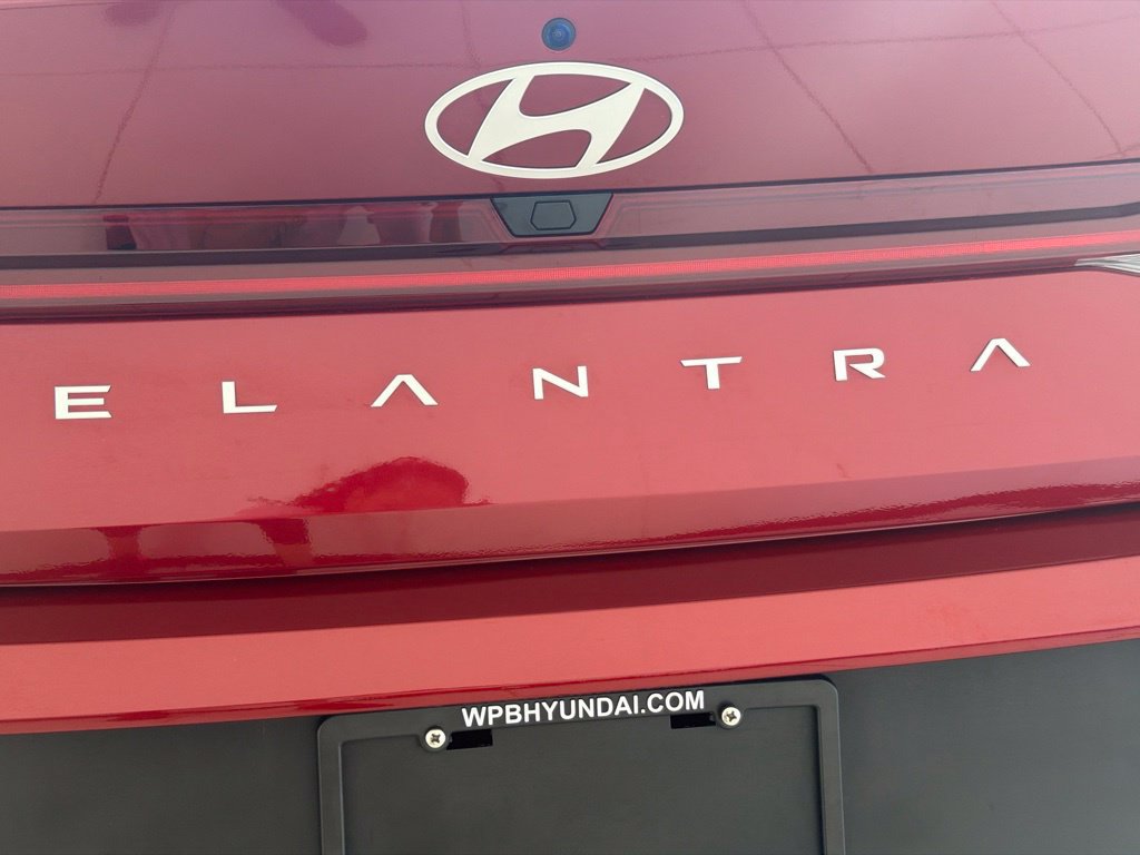 Certified 2025 Hyundai Elantra Hybrid FWD image 29
