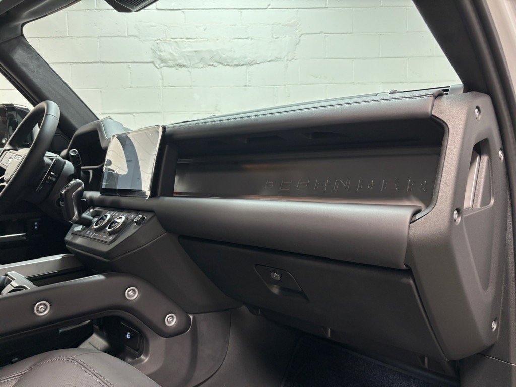 New 2025 Land Rover Defender 110 V8 image 30