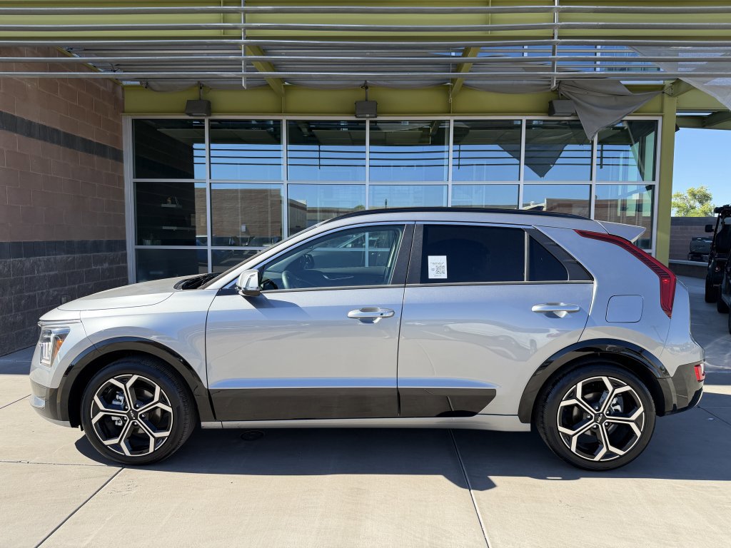 Used 2023 Kia Niro EX Touring image 7