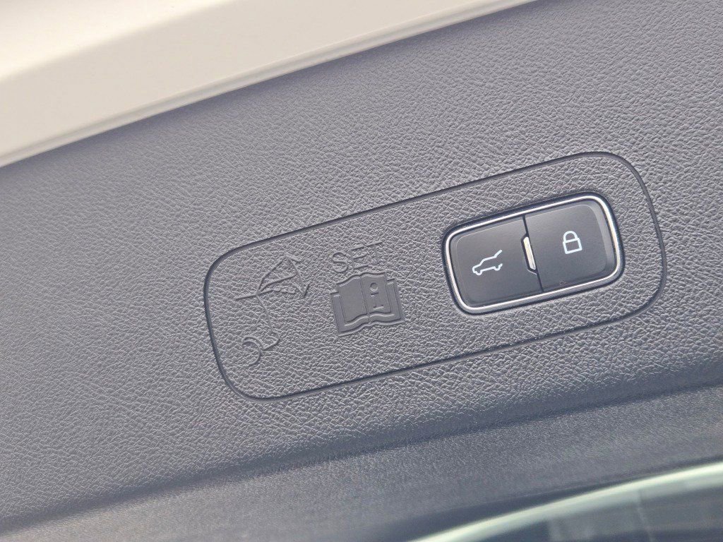 Used 2023 Lincoln Aviator Reserve w/ Equipment Group 201A image 16