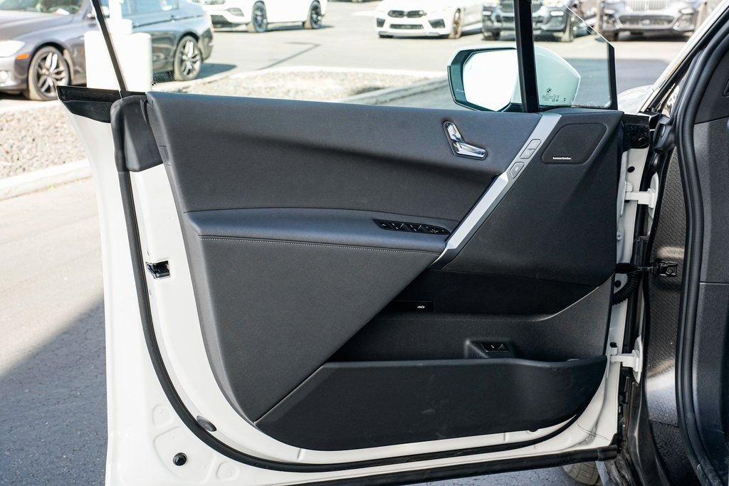 Used 2025 BMW iX xDrive50 image 8