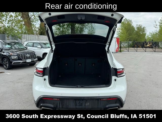 Used 2022 Porsche Macan AWD/4WD image 11