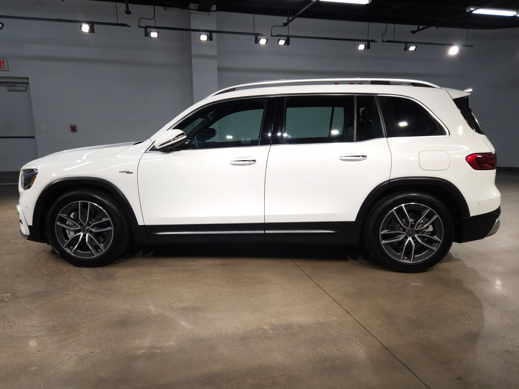 Used 2025 Mercedes-Benz GLB 35 AMG 4MATIC image 4