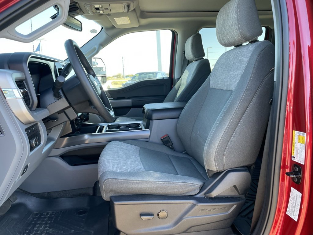 Used 2024 Ford F250 XLT w/ Black Appearance Package image 7