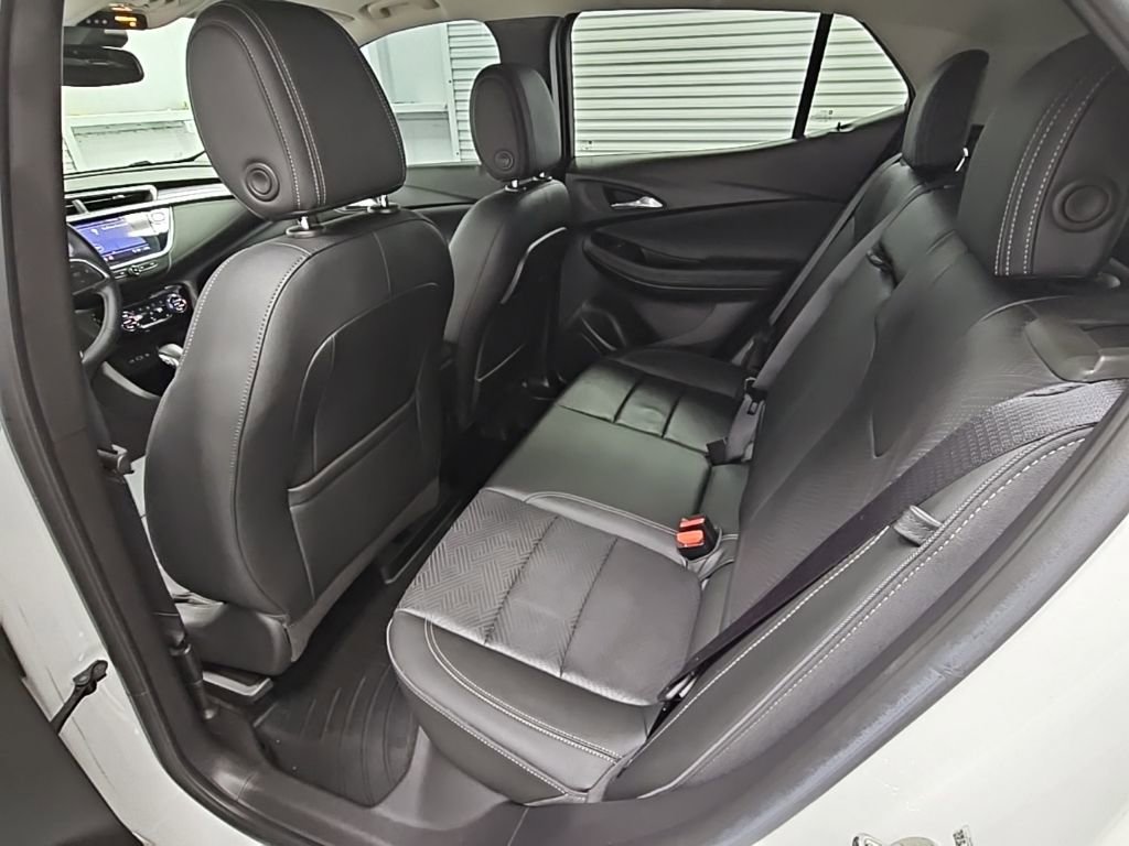 Used 2022 Buick Encore GX Essence w/ Experience Buick Package image 32