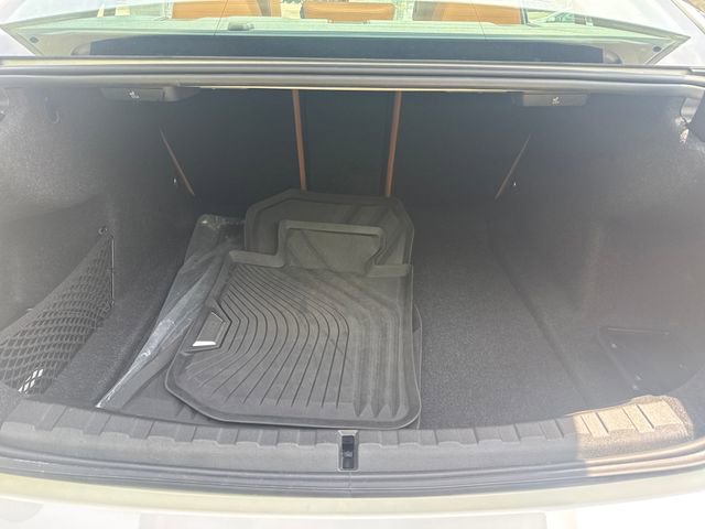 Used 2025 BMW 330i xDrive Sedan w/ Premium Package image 24