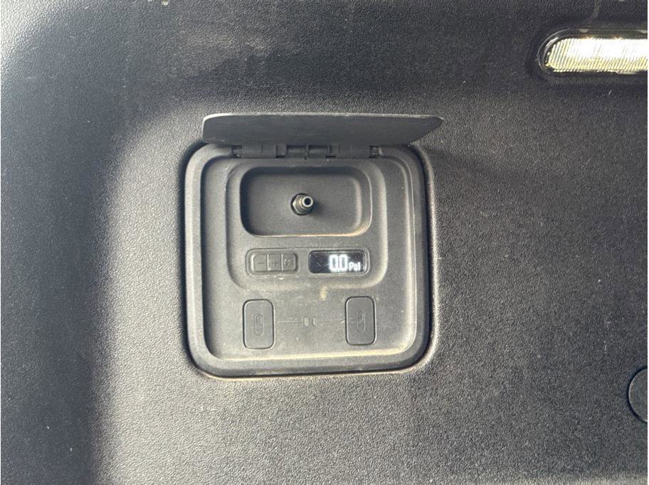 Used 2022 Rivian R1T Adventure image 26