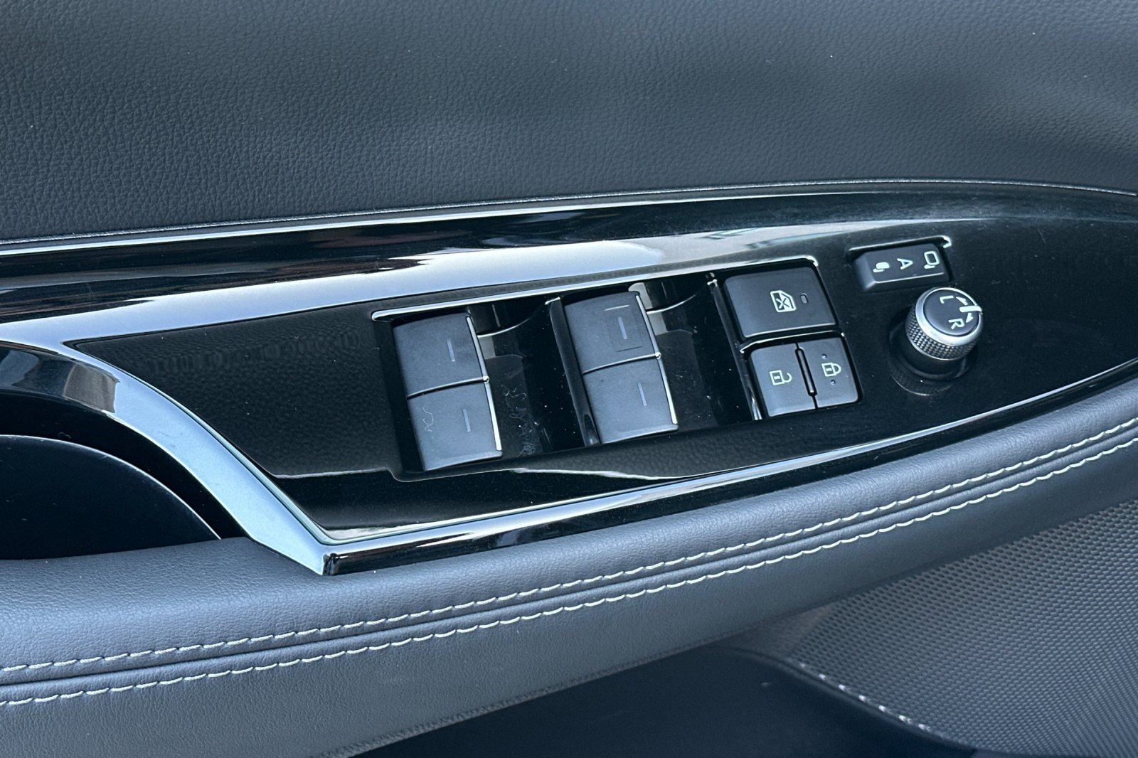 Used 2022 Toyota Mirai XLE image 17