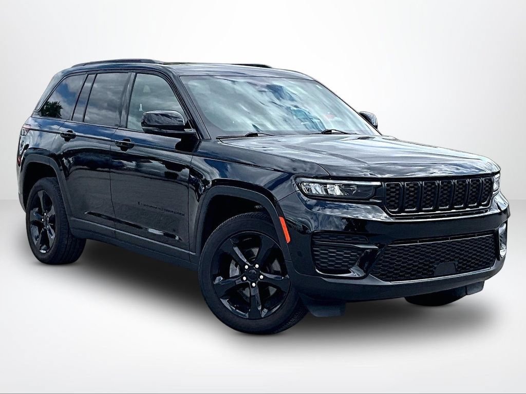 Used 2023 Jeep Grand Cherokee Altitude AWD/4WD image 13
