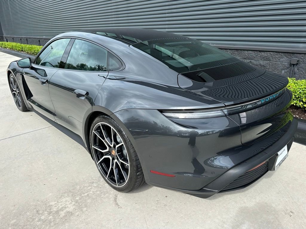 Used 2025 Porsche Taycan image 3