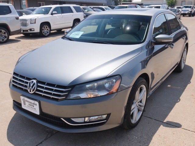 Used 2014 Volkswagen Passat 3.6 SEL Premium FWD image 2