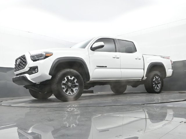 Used 2023 Toyota Tacoma TRD Off-Road w/ Black Out Package (TMS) AWD/4WD image 25