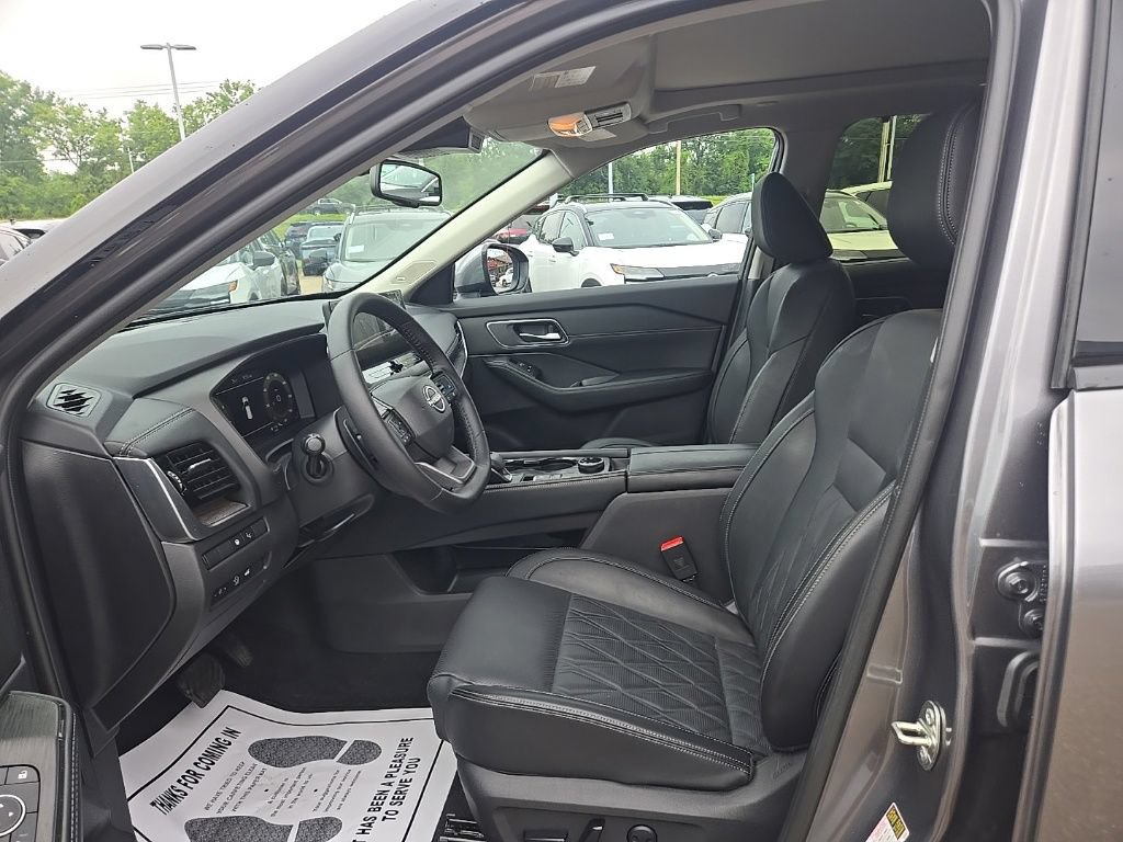 Used 2025 Nissan Rogue Platinum w/ Platinum Premium Package AWD/4WD image 9