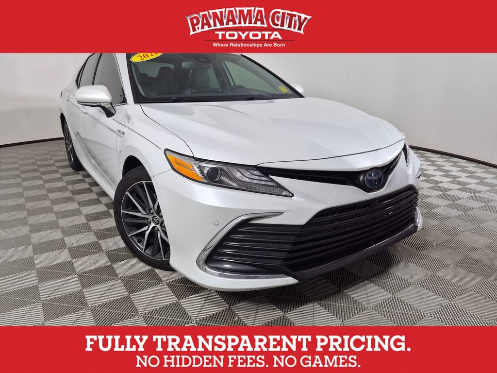 Used 2021 Toyota Camry XLE w/ Navigation Upgrade Package FWD image 1